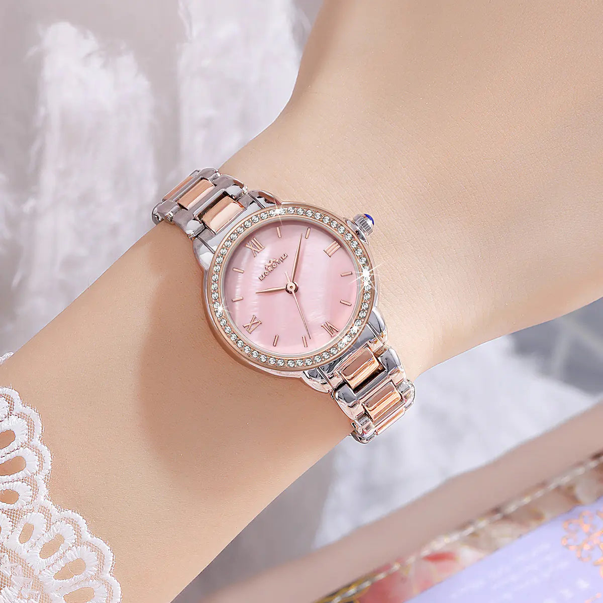 Women Quartz Watch – Lightweight Design with Slim Case
